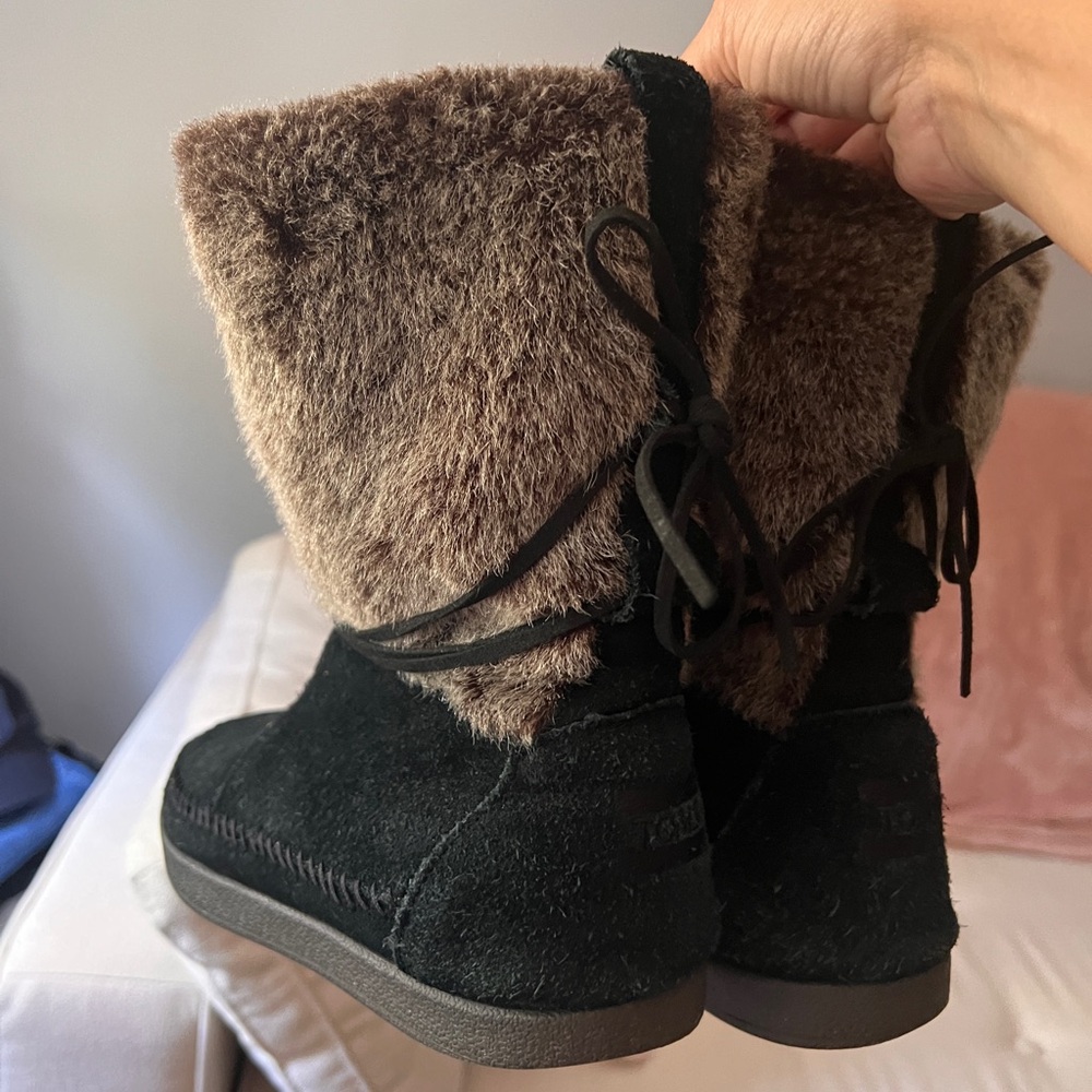 - TOMS winter suede boots black and brown
